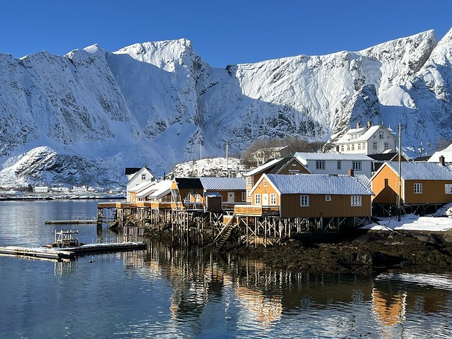 Sakrisøy, la aldea de las casitas amarillas (Islas Lofoten, Noruega)