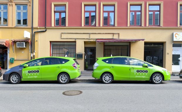 Primer sistema de carga inalámbrica para taxis eléctricos del mundo