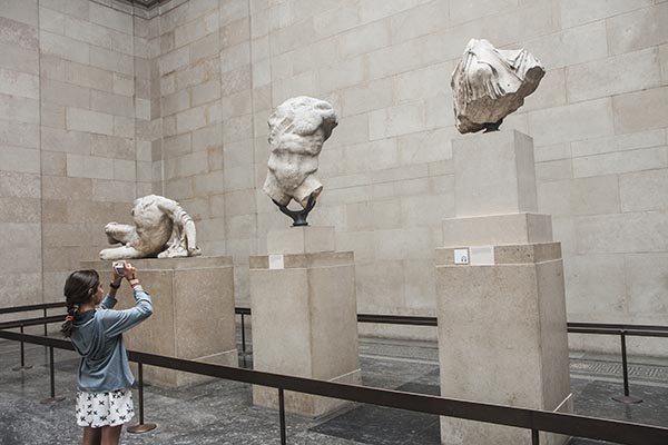 Esculturas en la sala del Partenón