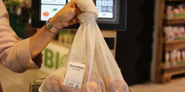 Carrefour España cambia bolsas de plástico por bolsas de algodón