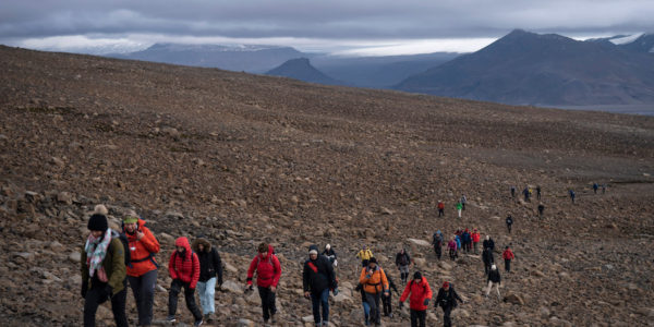El triste funeral de Islandia por su primer glaciar 'muerto' conmocionó al mundo