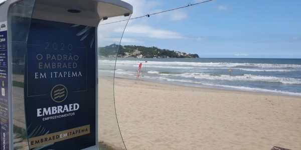 Duchas solares inteligentes para las playas que controlan el consumo de agua