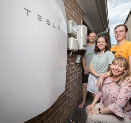 El primer Australiano en instalar una Powerwall de Tesla ha ahorrado 8.463,42 $ en 4 años
