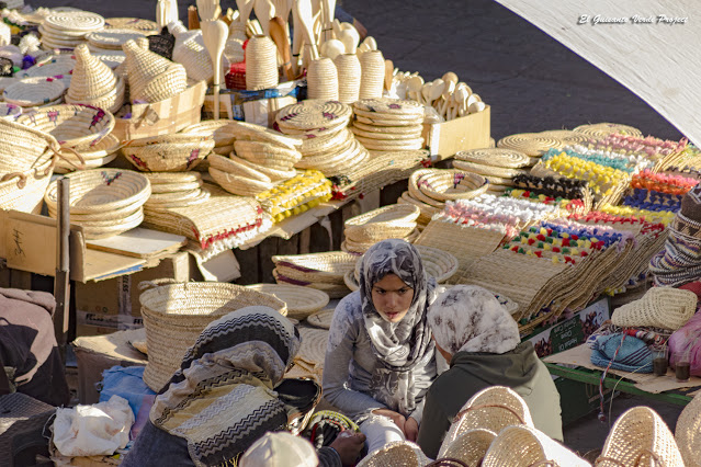 Marrakech, mujeres en la Plaza del Mercado de las Especias, por El Guisante Verde Project