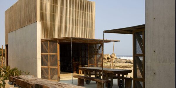 Naila House, la casa modular de madera de palmera en la costa Mexicana