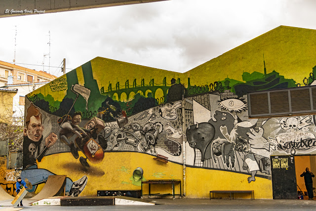 Mural (izquierdo) Gaztexe Zorroza A8 - Bilbao, por El Guisante Verde Project