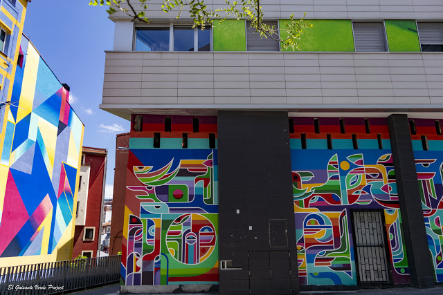 Mural de Erb Mon en Plaza Tres Pilares - Bilbao por El Guisante Verde Project