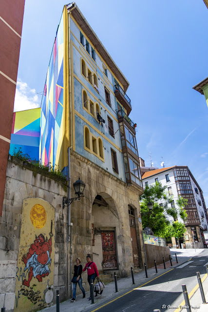 Murales en Bilbao la Vieja, 31 - Bilbao, por El Guisante Verde Project
