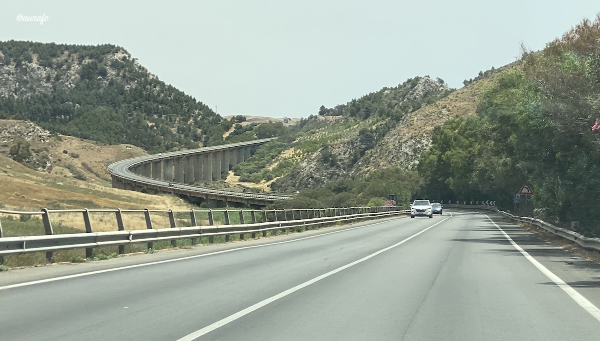 Puente en carretera de Sicilia