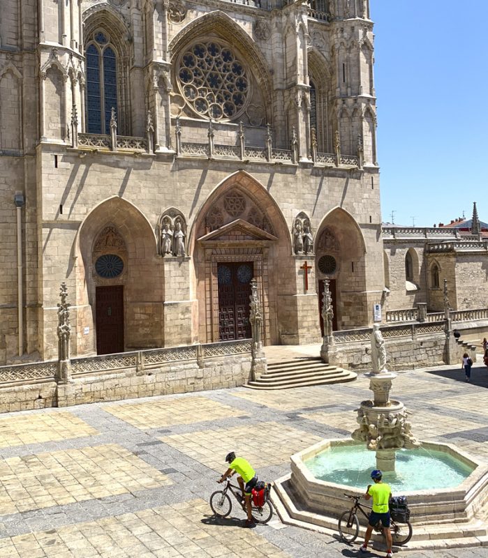 peregrinos-catedral-burgos → LA VIAJERA EMPEDERNIDA