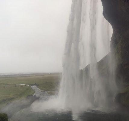 Las cascadas de Seljalandsfoss y Gljúfrabúi en Islandia