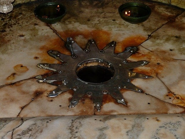 Estrella de catorce puntas en la basílica de la Natividad