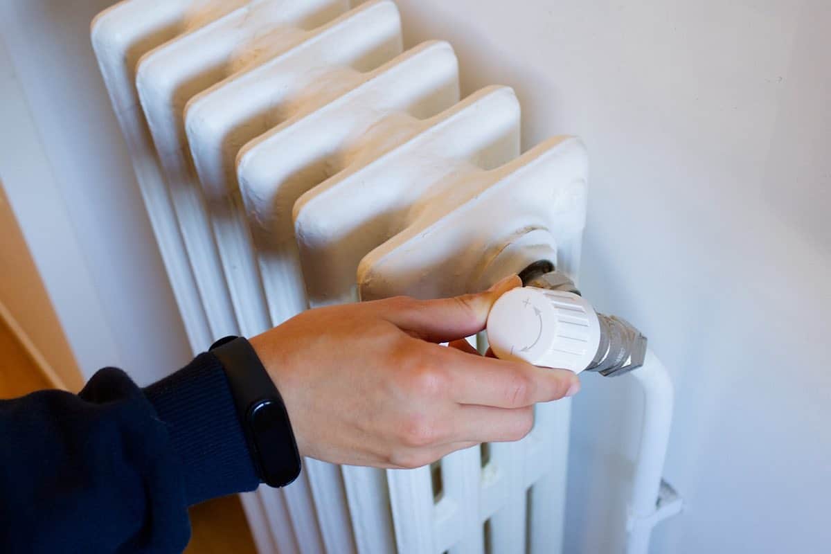 Tres trucos caseros sencillos y rápidos para ahorrar energía con tus radiadores este invierno