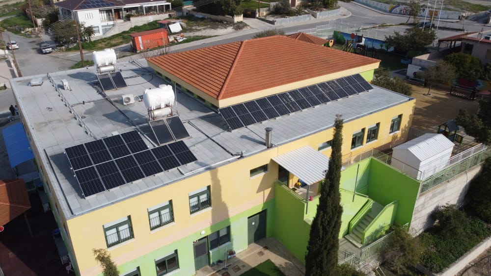 Chipre está instalando sistemas fotovoltaicos de autoconsumo en los tejados de todas las escuelas públicas del país