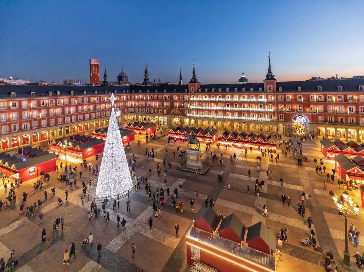 Iluminación navideña de la Plaza Mayor de Madrid [Foto ©Madrid Destino. Álvaro López del Cerro]
