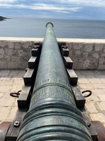 Cañón en el fuerte de Dubrovnik