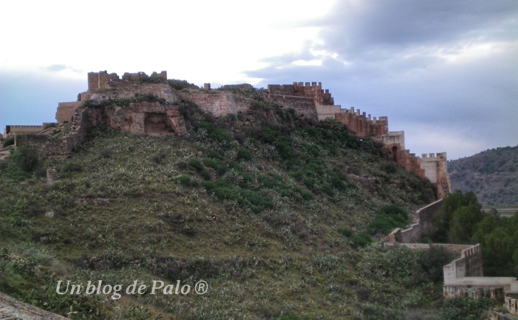 Cerca de Valencia el Castillo de Sagunto