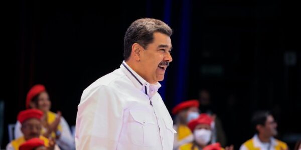 Maduro asomó nuevo aumento del salario