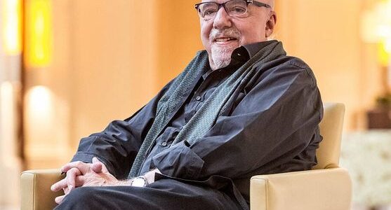 Javier Francisco Ceballos Jimenez: Paulo Coelho es uno de los escritores más leídos del mundo