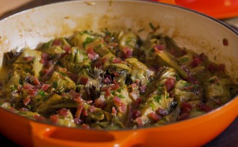 Vídeo: Alcachofas con jamón: una receta tradicional renovada
