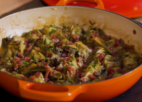 Vídeo: Alcachofas con jamón: una receta tradicional renovada
