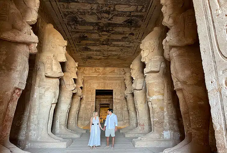 Sala hipóstila del templo de Ramses II en Abu Simbel