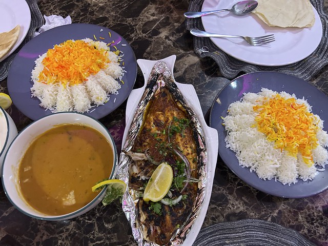 Mesa en el restaurante Al Qasr en Haql (Arabia Saudí)