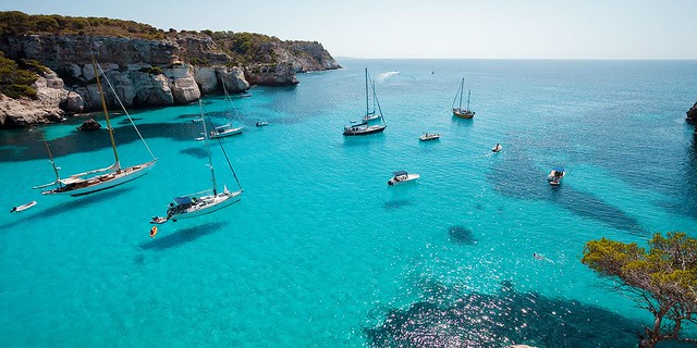 Descubrir Ibiza alquilando un barco