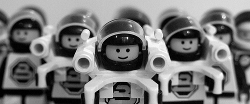 Lego space men por Gaetan Lee.