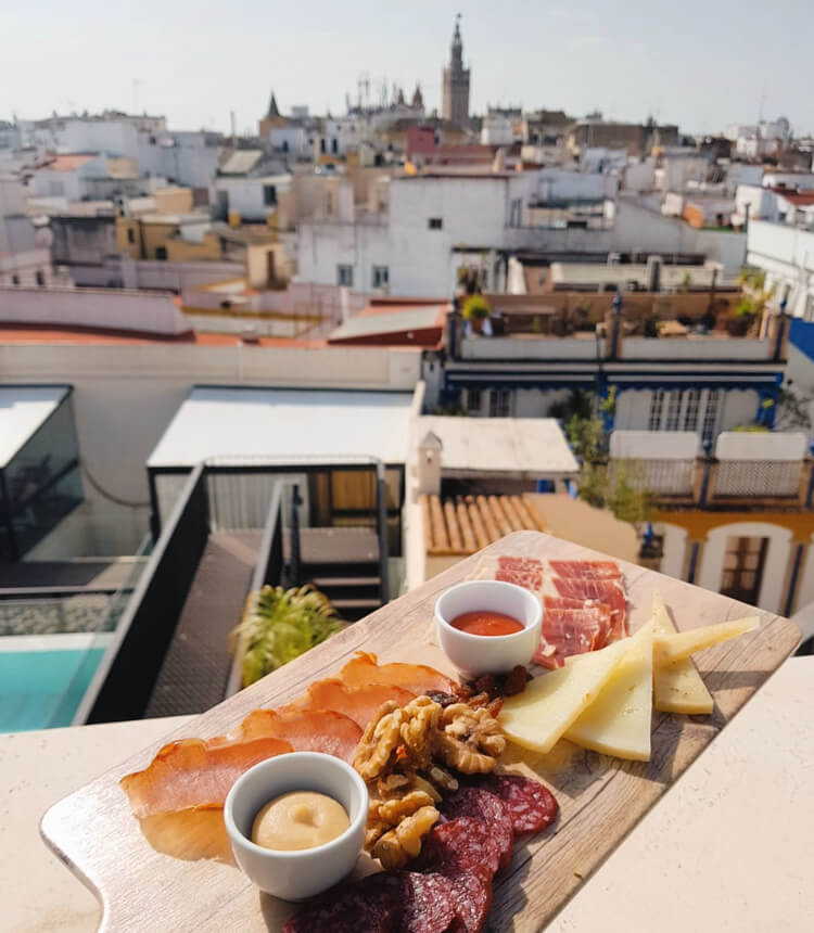 Brunch en Sevilla con vistas a la Giralda