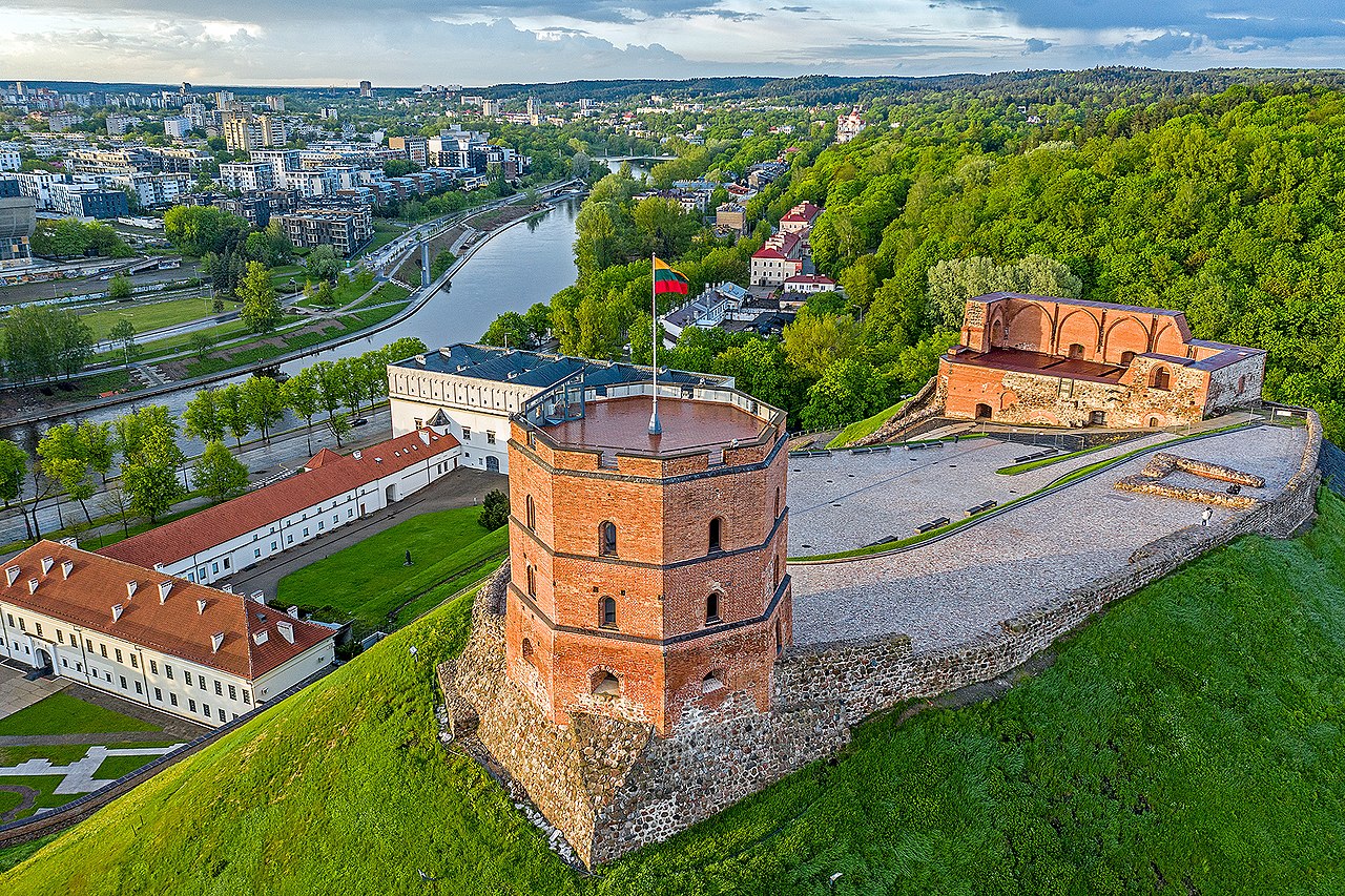 La Torre Fortificada de Gediminas en Vilna, Lituania [CC Foto: BigHead/Wikimedia Commons]