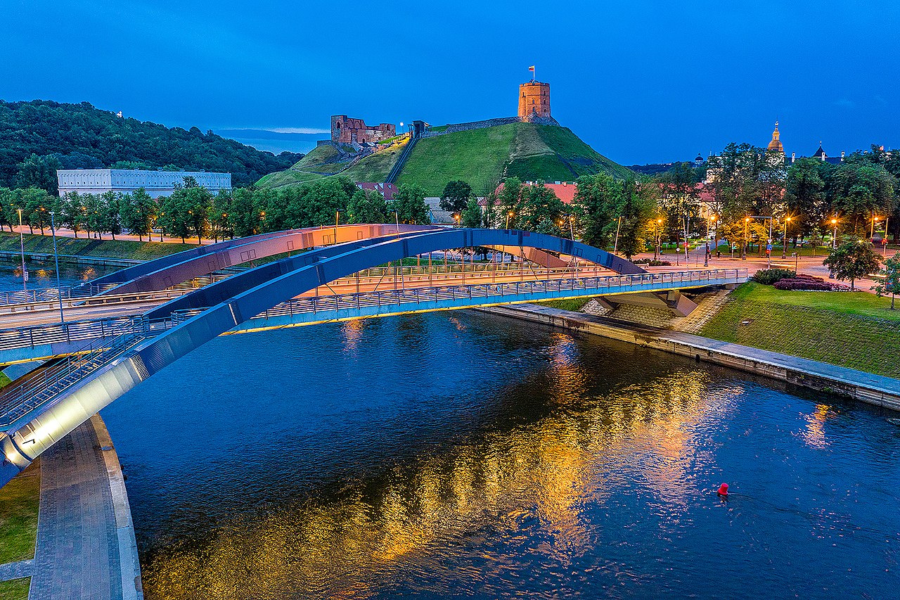 Puente de Mindaugas sobre el Río Neris, Vilna, Lituania [CC Foto: BigHead/Wikimedia Commons]