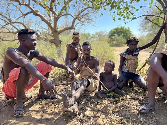 Hadzabes en el Lago Eyasi de Tanzania