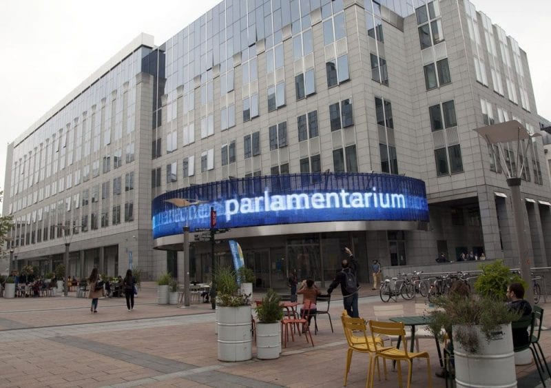 Entrada al Parlamentarium → LA VIAJERA EMPEDERNIDA Entrada al Parlamentarium