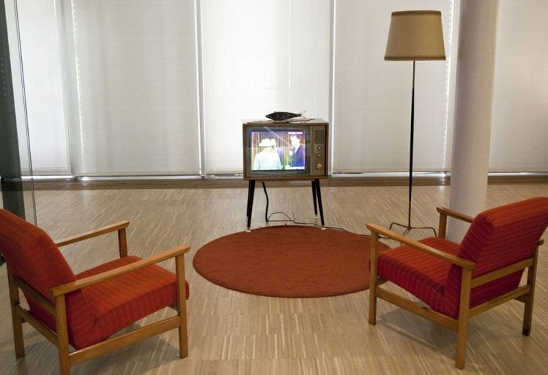 Salón de una casa típica de los años 80 → LA VIAJERA EMPEDERNIDA Salón de una casa típica de los años 80