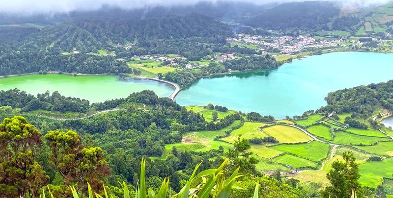 Lago azul y verde de Sete Ciudades en San Miguel de Azores