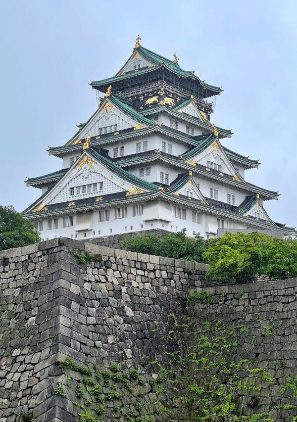 osaka castle rainy day