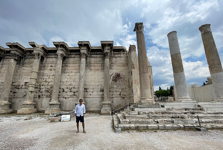 Biblioteca de Adriano Atenas