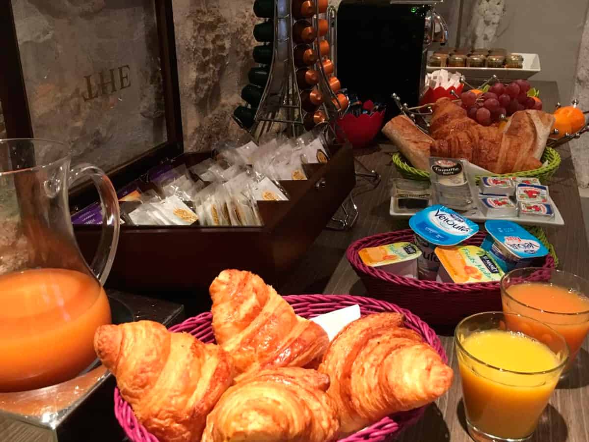 donde-dormir-en-paris,-francia,-alojamiento,-hotel,-notre-dame,-desayuno