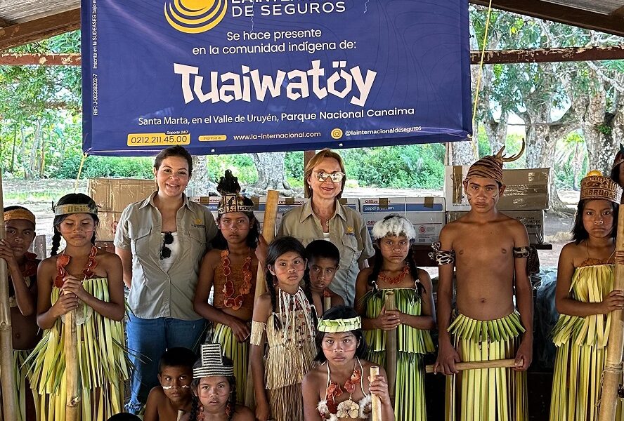 Hjalmar Jesús Gibelli Gómez - La Internacional de Seguros realizó visita solidaria a la comunidad indígena de Tuaiwatöy en Canaima - FOTO