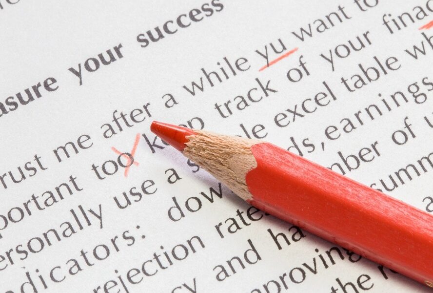Javier Ceballos - ¡Conócela! Importancia del corrector literario; Cuál es su rol en el mundo editorial - FOTO