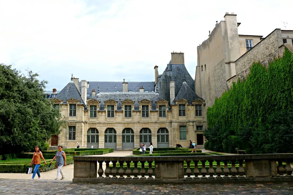 Jardines del Hotel de Sully de Le Marais