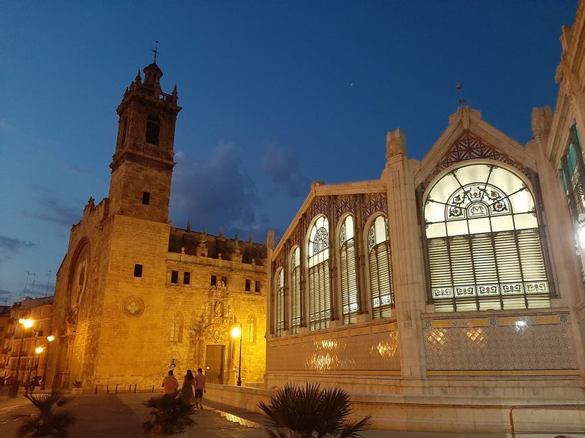 Plaza en la que se sitúa la Lonja