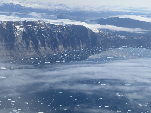 Vistas desde el avión a Qaarsut (Groenlandia)