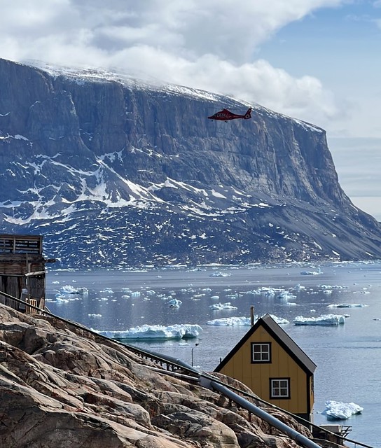 Helicóptero con el que pudimos viajar entre Qaarsut y Uummannaq en Groenlandia.