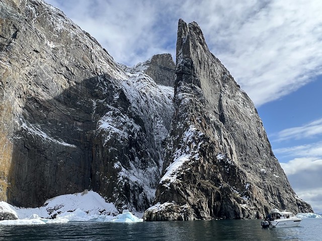 Acantilados de las aves en el Fiordo de Uummannaq (Groenlandia)
