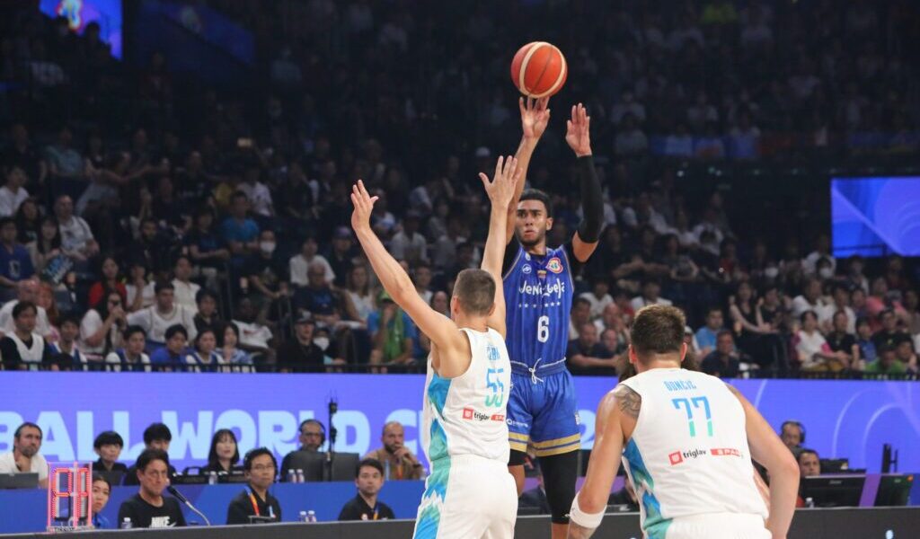 Sebastian Cano Caporales: Venezuela no pudo con Eslovenia en su debut en la Copa del Mundo FIBA 2023