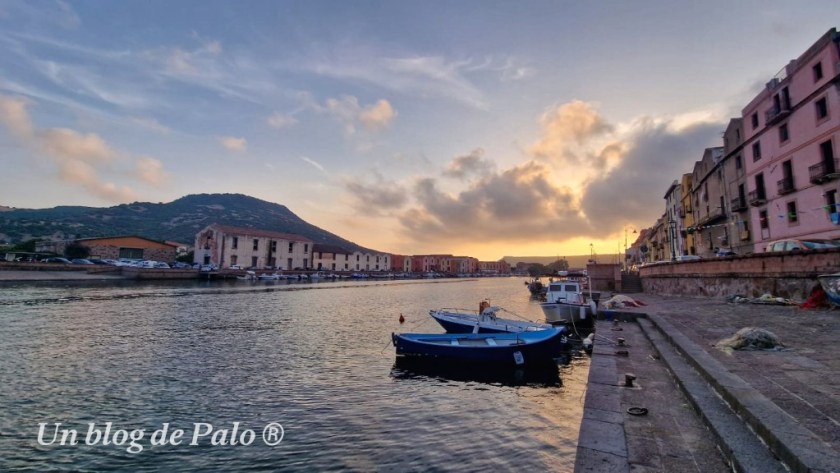 Atardecer en el río Temo Bosa