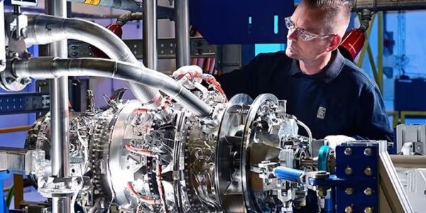 El nuevo motor Rolls-Royce para vuelos híbridos-eléctricos completa con éxito su primera combustión