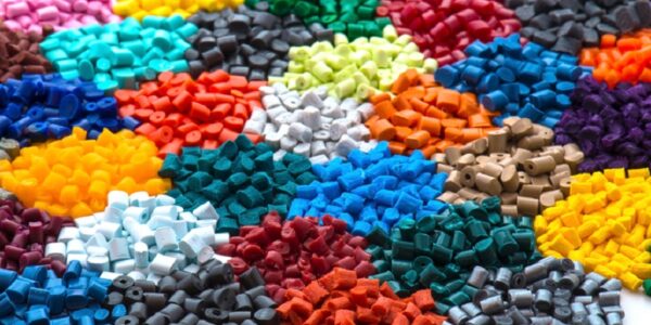 Treseus - Hablemos de materiales plásticos; Cuántos tipos hay y cuáles son sus usos - FOTO